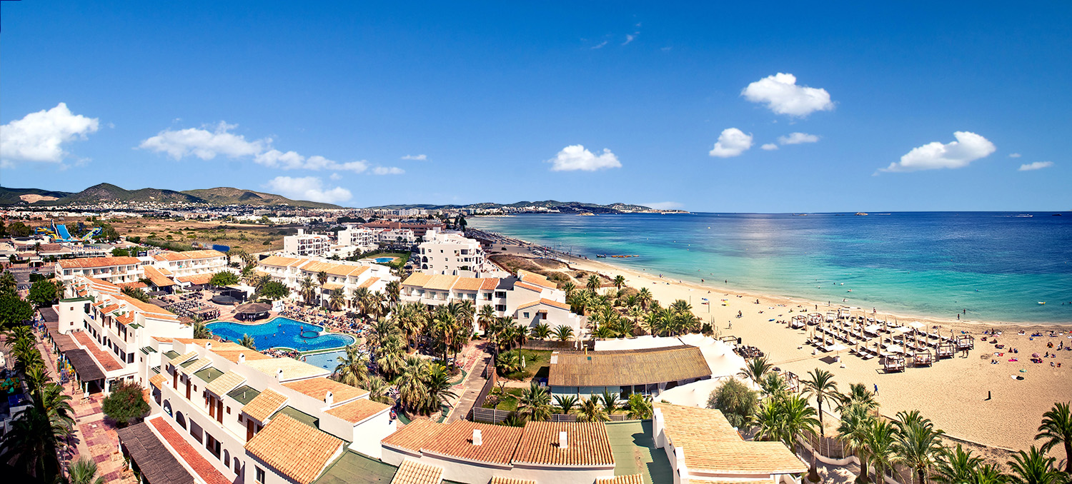 Playa D En Bossa Levendige Badplaats En Het Langste Strand Op Ibiza   Playa D'en Bossa Ibiza 